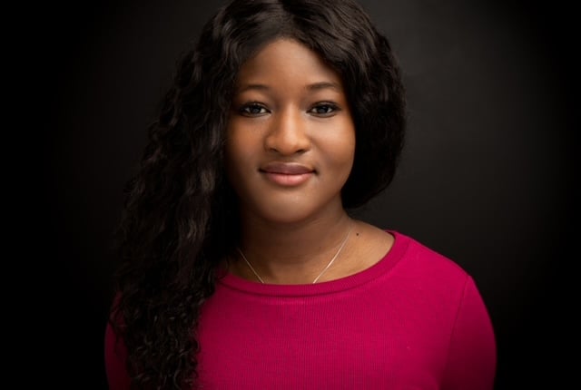 Fati Sirett Headshot