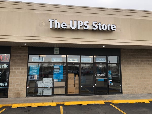 Fachada de The UPS Store N Milwaukee