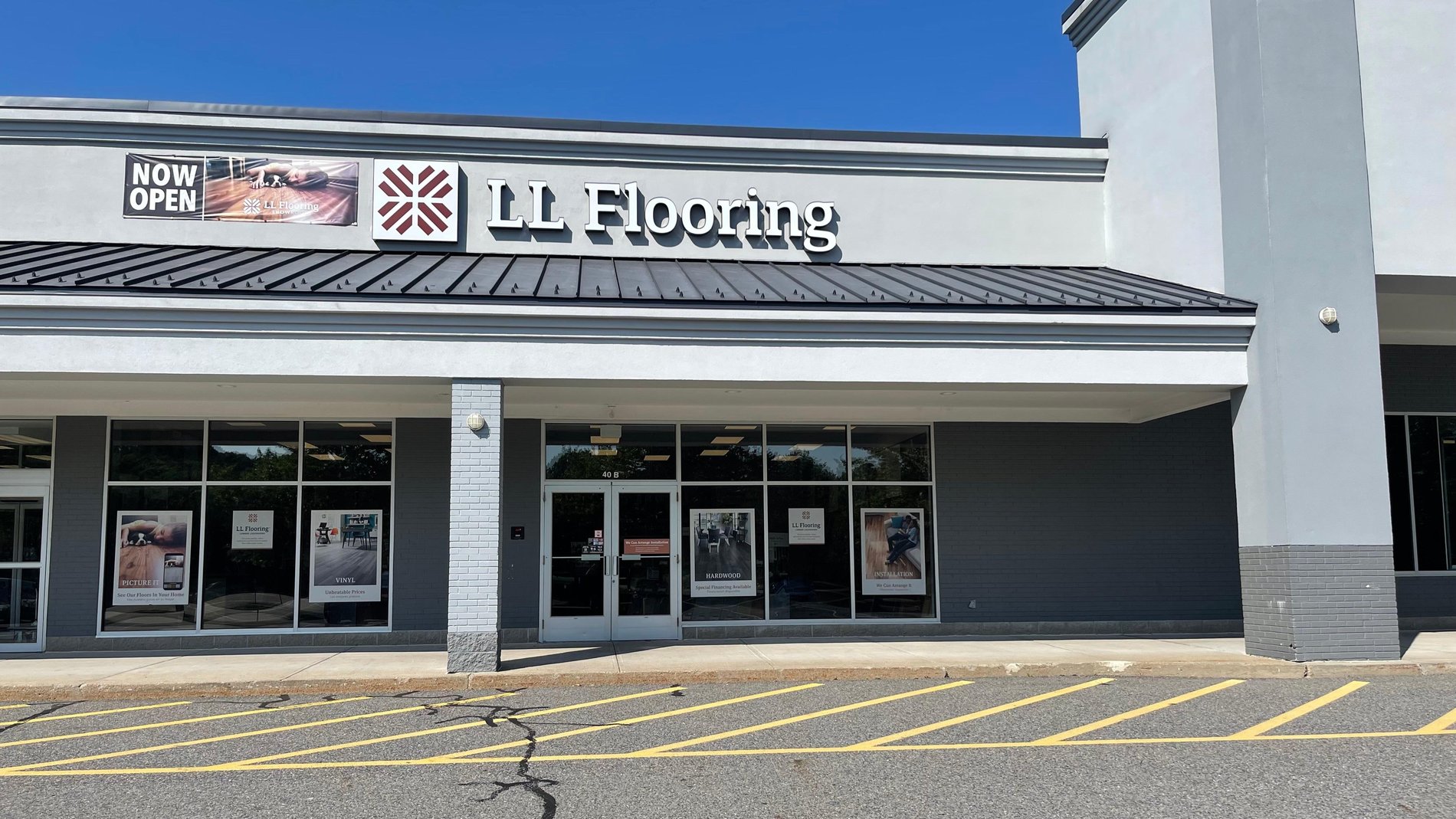 LL Flooring #1439 North Attleboro | 40 Cumberland Avenue | Storefront