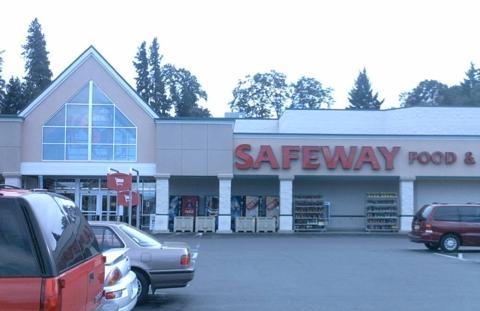 Safeway Store Front Picture at 2249 Cascade Ave in Hood River OR