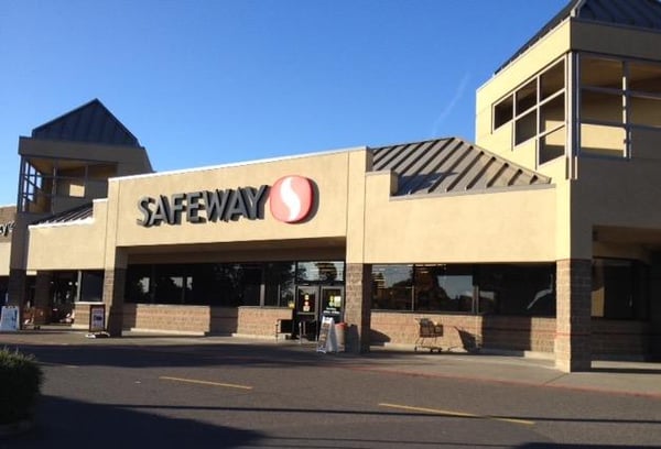 Safeway Store Front Picture at 2525 SE Tualatin Valley Highway in Hillsboro OR