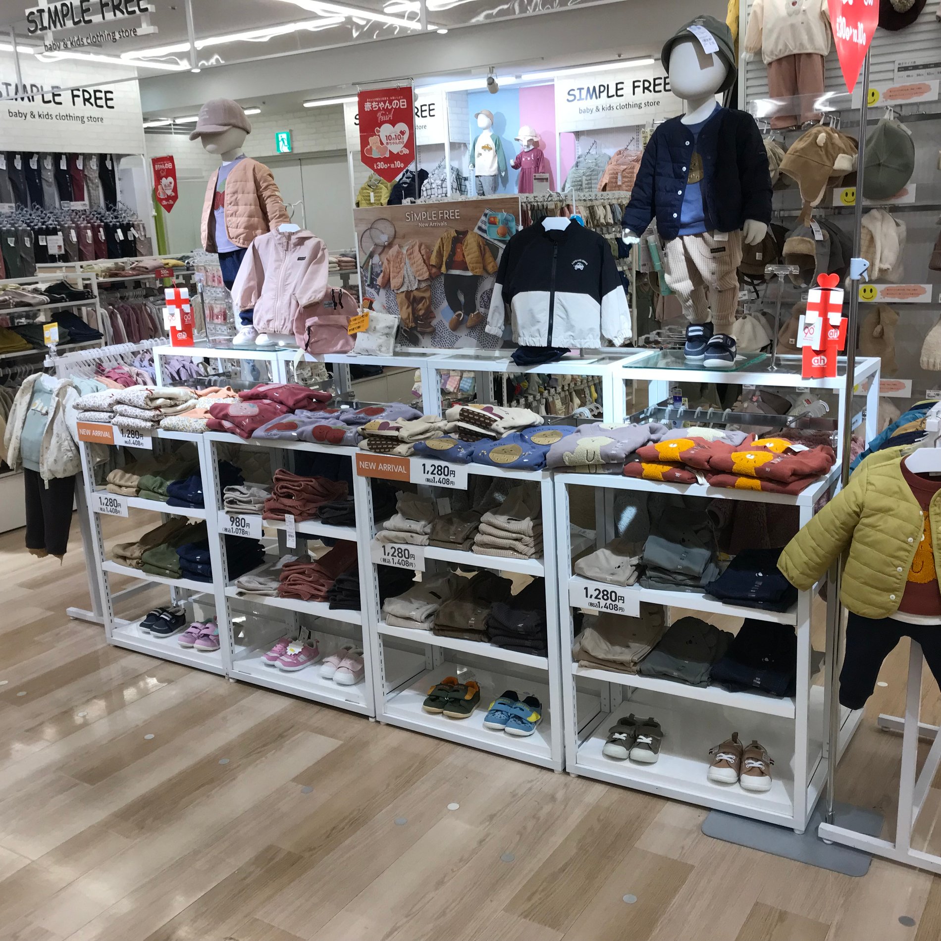 ~Winter Collection~
日中もすごしやすくなるこの季節。
朝晩の冷え込みなど、あらゆるシーンに使える
お洋服をご用意しております♪