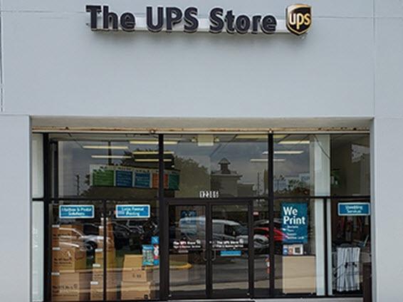 Facade of The UPS Store Lake Buena Vista