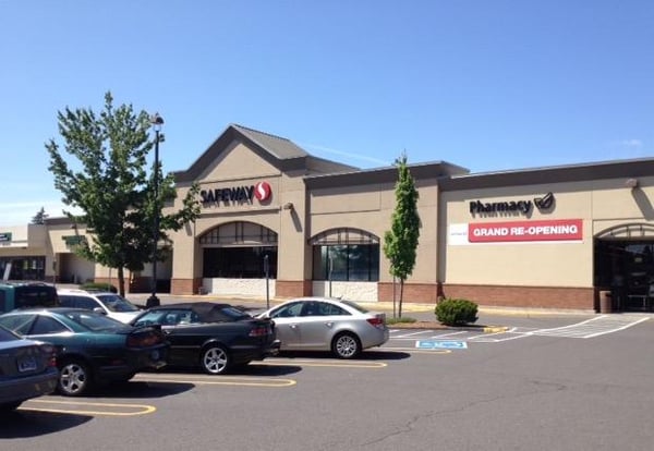 Safeway Store Front Picture at 17779 Boones Ferry Rd in Lake Oswego OR