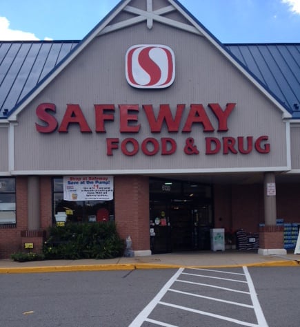 Safeway Store Front Picture at 6130 Rose Hill Dr in Alexandria VA