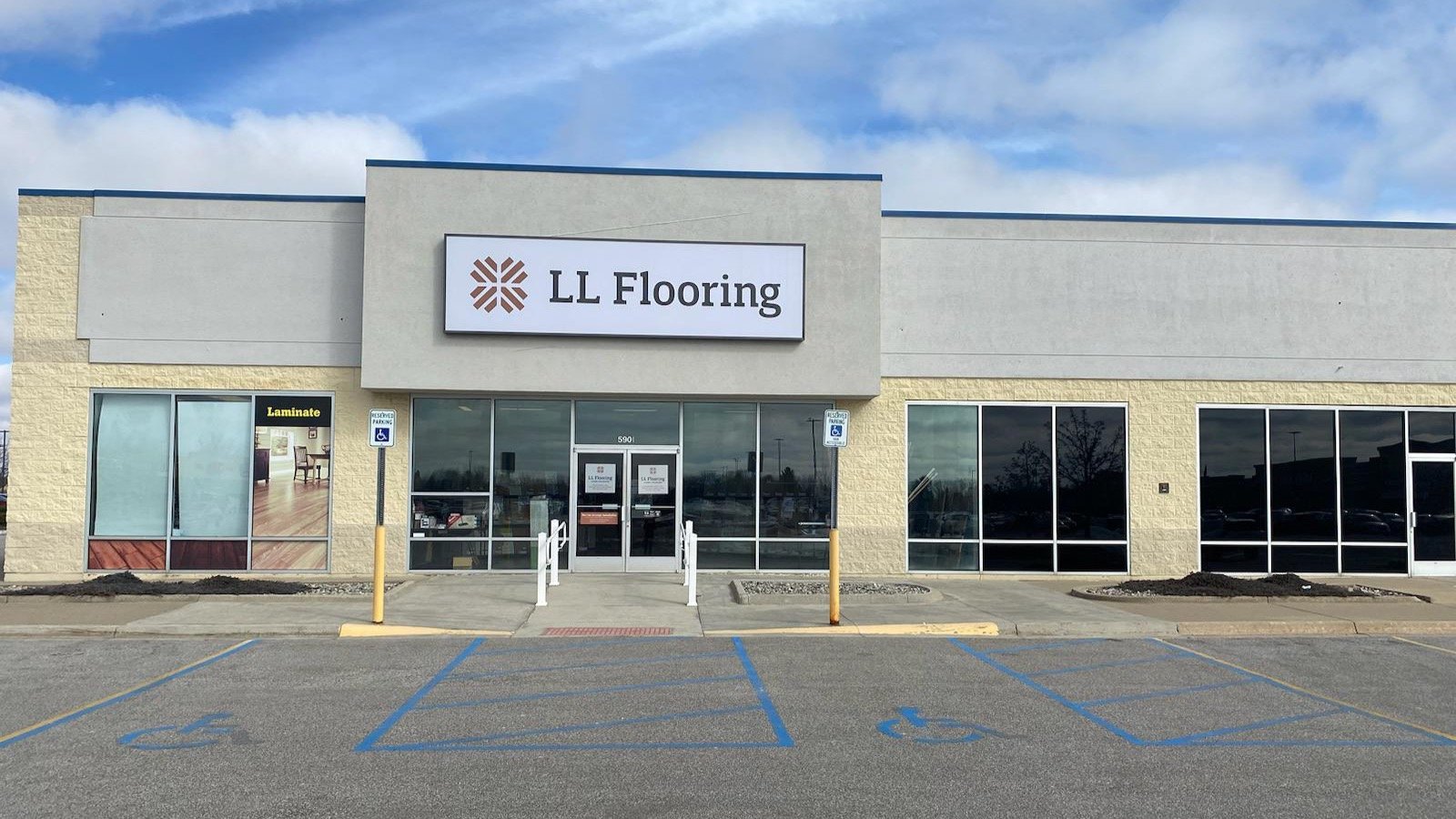 LL Flooring #1336 Saginaw | 5901 Brockway Road | Storefront