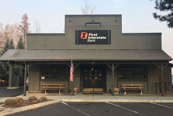 Exterior image of First Interstate Bank in Sisters, Oregon.