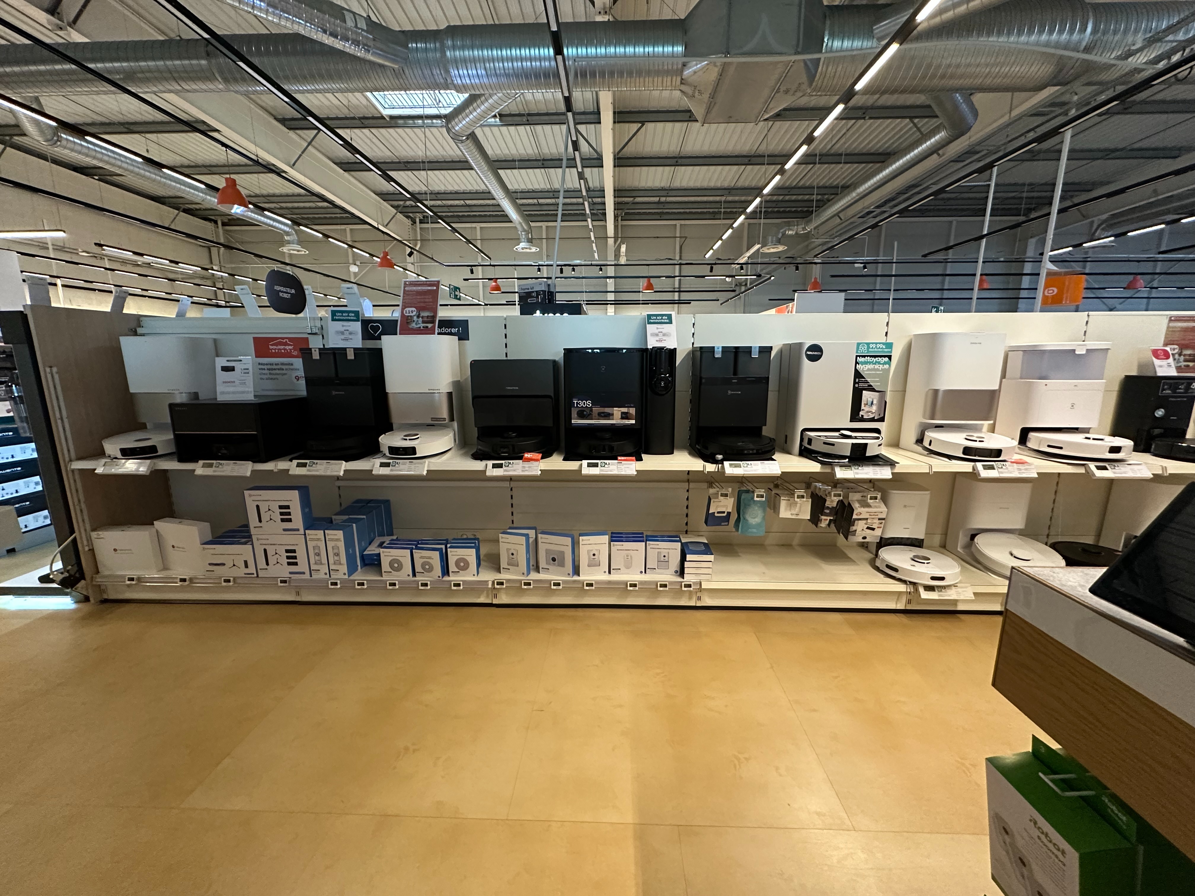 Espace robot aspirateur Laveur magasin Boulanger Saint Etienne Villars