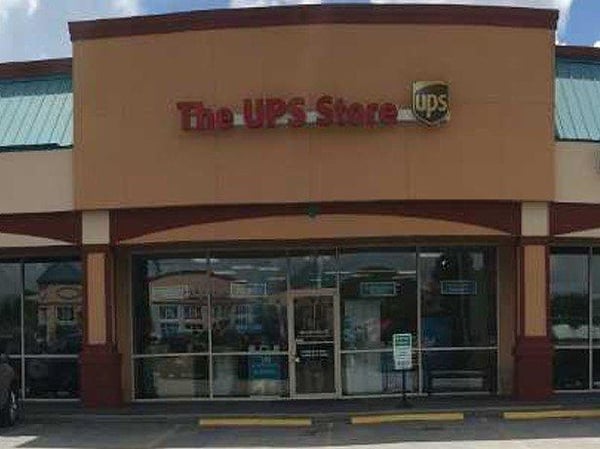 Exterior storefront image of The UPS Store #2222 in Miramar Beach, FL