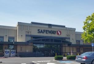 Safeway Store Front Picture at 8330 N Ivanhoe St in Portland OR