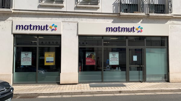 Façade de l'agence au 57 Grande Rue Maurice Viollette à Dreux