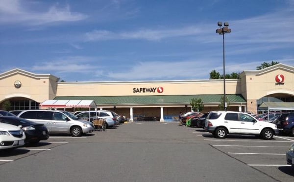 Safeway Store Front Picture at 3043 Nutley St in Fairfax VA