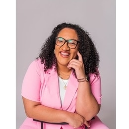 Elizabeth Perry, Insurance Agent