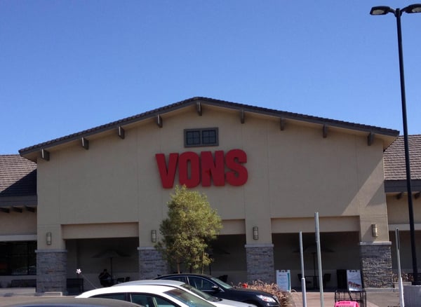 Vons Store Front Picture at 16550 W Soledad Canyon Rd in Santa Clarita CA