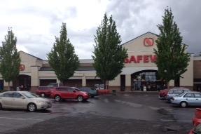 Safeway Store Front Photo at 1051 SW 1st Ave in Canby OR