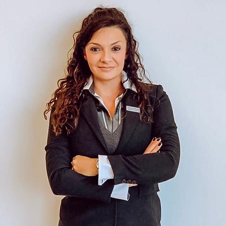 Luciana Buainain's headshot