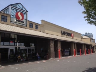 Safeway Store Front Picture at 4128 Rucker Ave in Everett WA