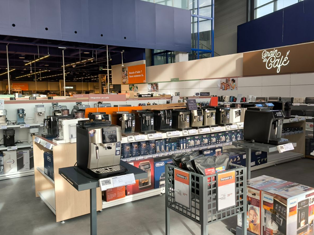 Découvrez l'univers café dans votre magasin Boulanger Metz Metzanine avec des broyeur, des machine à café ou encore des cafetière et des marques comme Jura, Delonghi, Nespresso et d'autres !