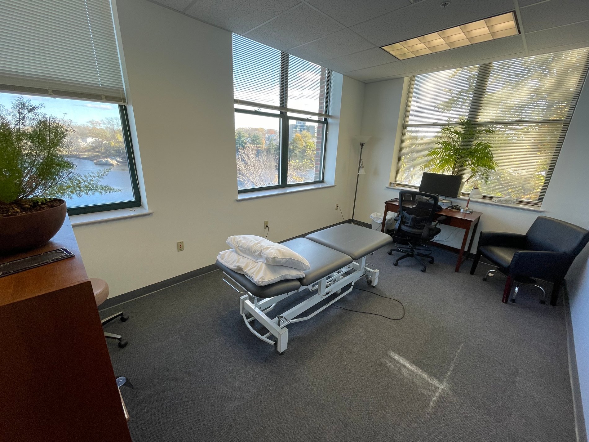 ME-Topsham-MVPT patient care room showing PT Table.