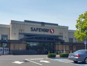 Safeway Store Front Picture at 8330 N Ivanhoe St in Portland OR
