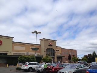 Safeway Store Front Picture at 21401 Pacific Highway S in Des Moines WA