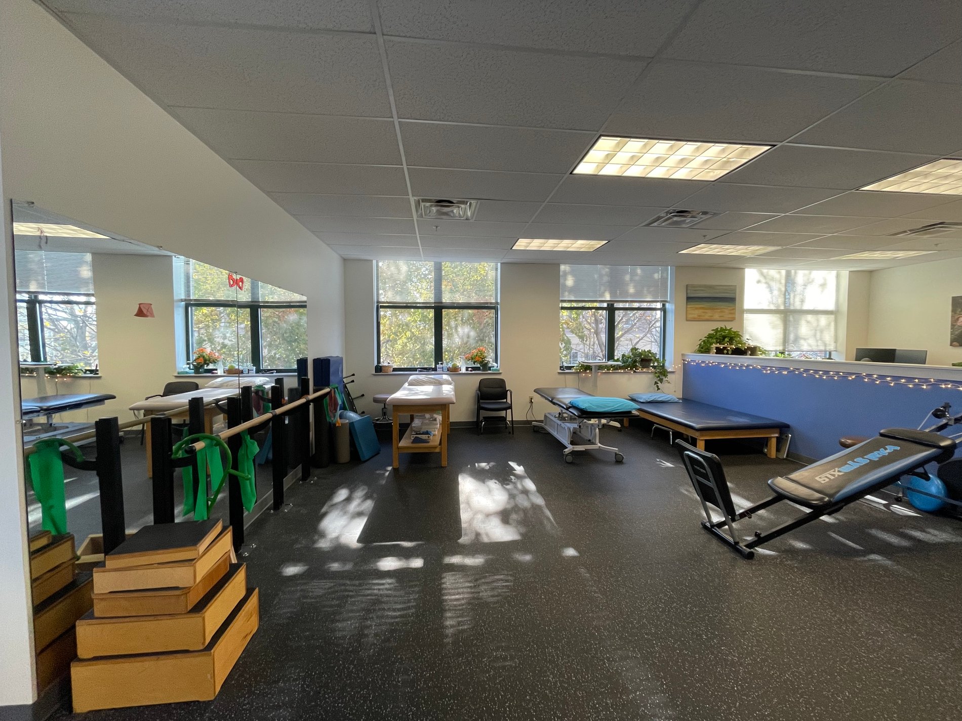 ME-Topsham-MVPT patient care area showing PT equipment.
