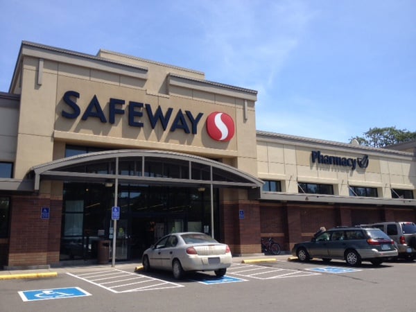 Safeway Store Front Picture at 1265 Center St in Salem OR