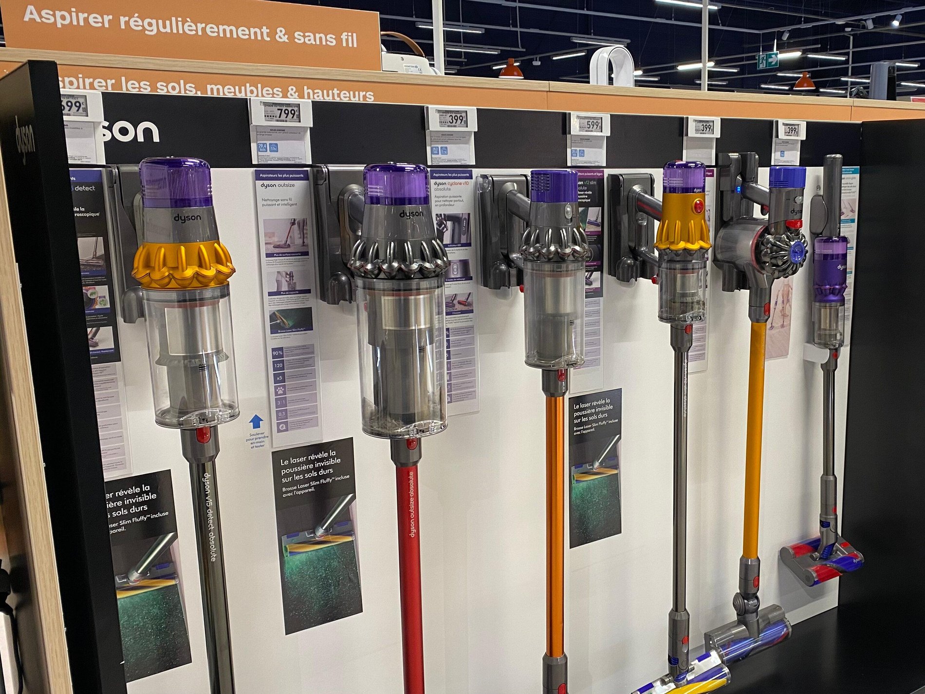 Espace aspirateur balai Dyson chez Boulanger Englos