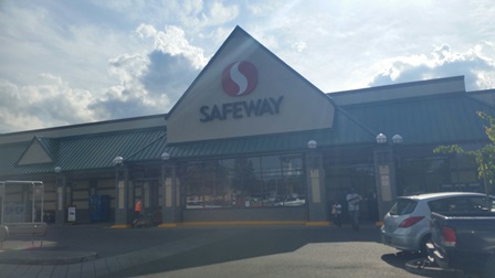 Safeway Store Front Picture at 6901 NE Sandy Blvd in Portland OR