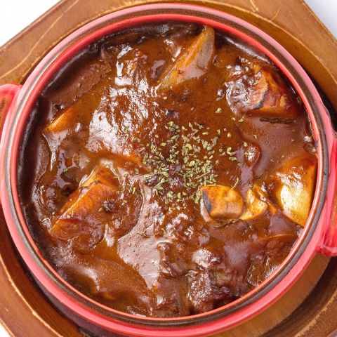 牛スジ肉の赤ワイン煮込み