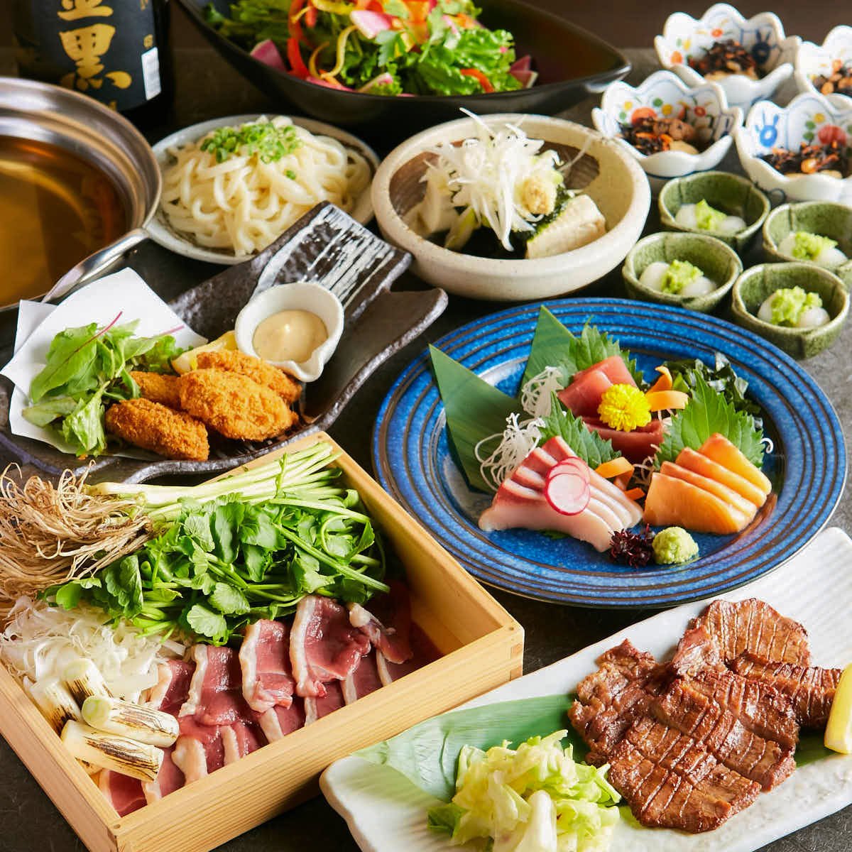 ●極●贅沢肉料理に舌鼓♪3種贅沢肉の鉄鍋焼き堪能!肉好き必見コース《3.0時間飲み放題付》8品5000円