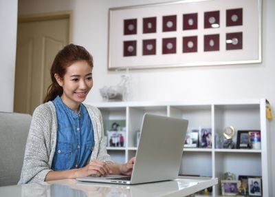 Customer ordering shipping boxes and packing supplies online from FedEx