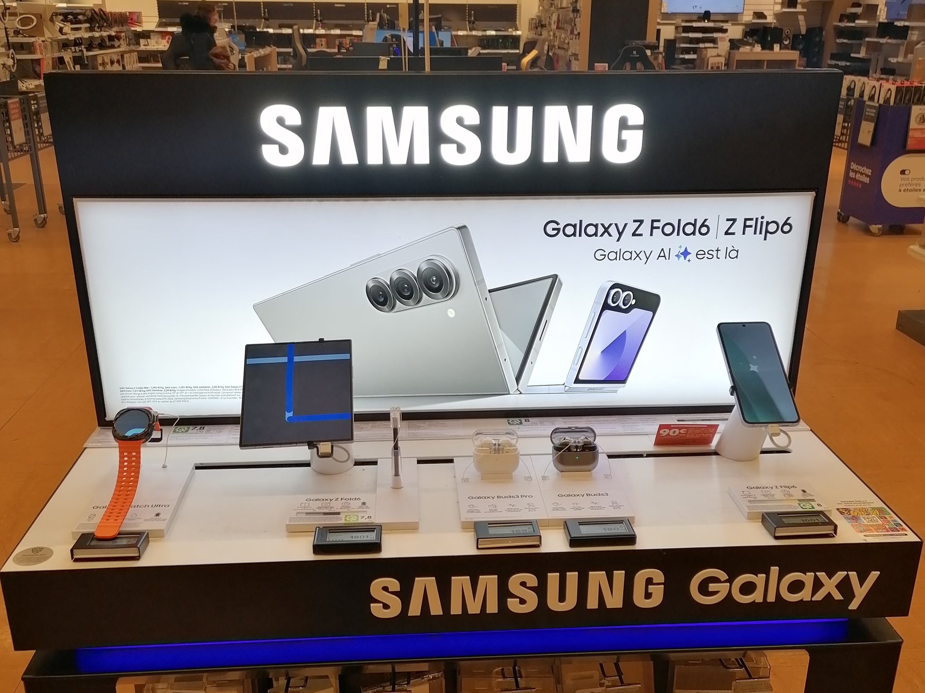 Les smartphones Samsung Galaxy ZFold 6 et ZFlip 6 chez Boulanger Troyes - Saint Parres aux Tertres.