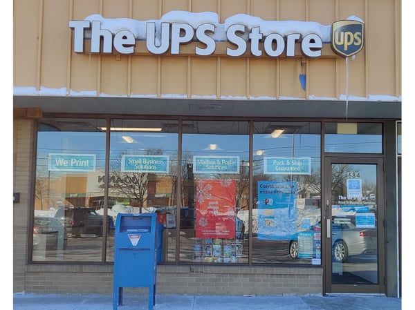 Storefront of The UPS Store in Streamwood, IL