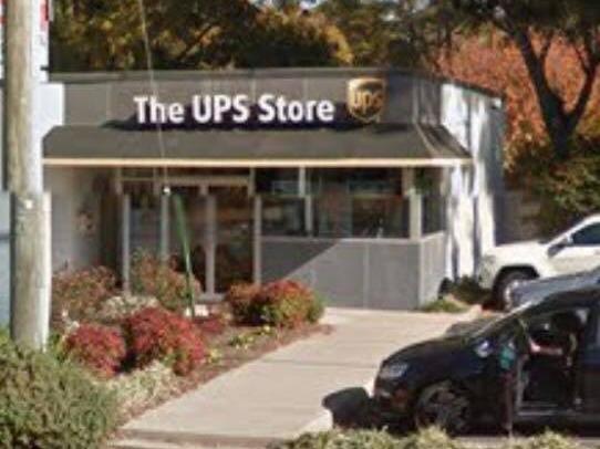Facade of The UPS Store At Birdneck