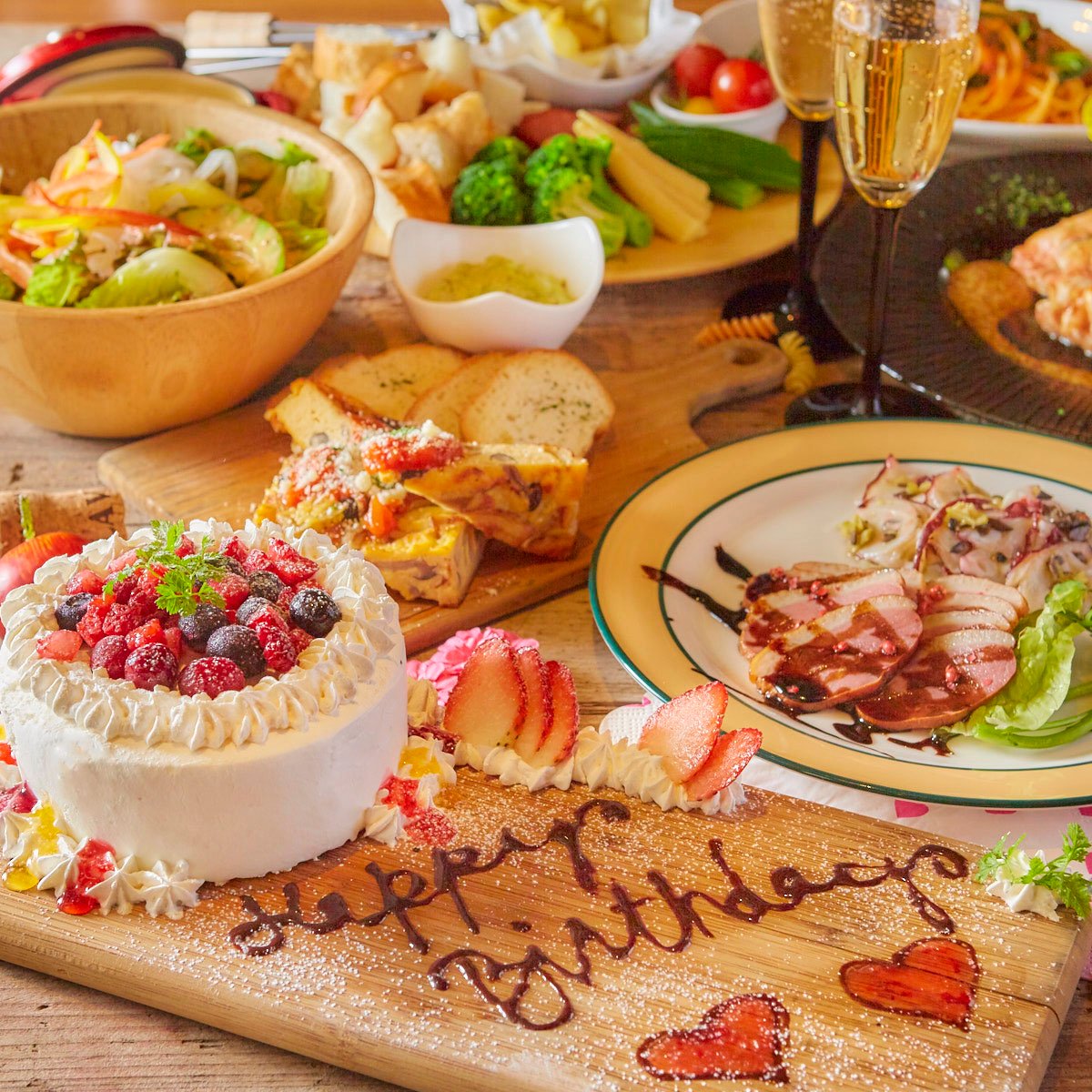 【アニバーサリー】誕生日・記念日に♪ホールケーキに絶品イタリアン★2.5時間飲み放題⇒3500円