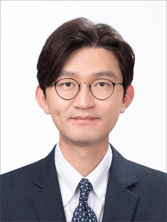 이명수's headshot
