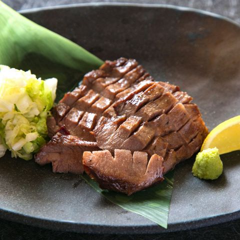 塩熟成牛タンの網焼き