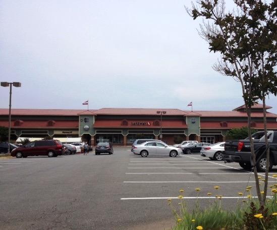 Safeway Store Front Picture at 30 Pidgeon Hill Dr in Sterling VA