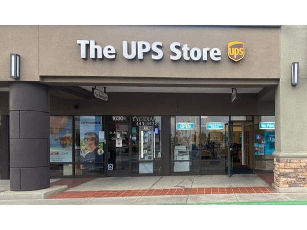 Facade of The UPS Store Harden Ranch Plaza