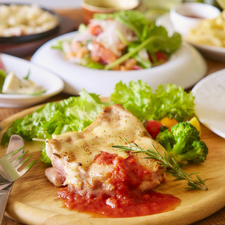 【カジュアル】季節野菜とグリルチキンオーブン焼き付き《2.5時間飲み放題付7品3000円》