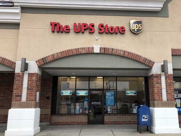 Facade of The UPS Store Glenview