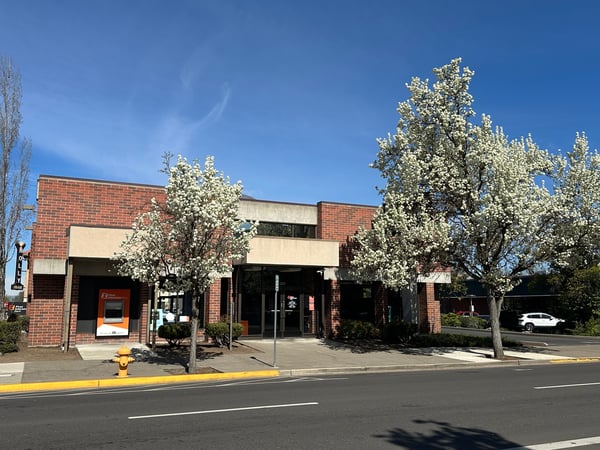 Exterior image of First Interstate Bank in Medford, Oregon.
