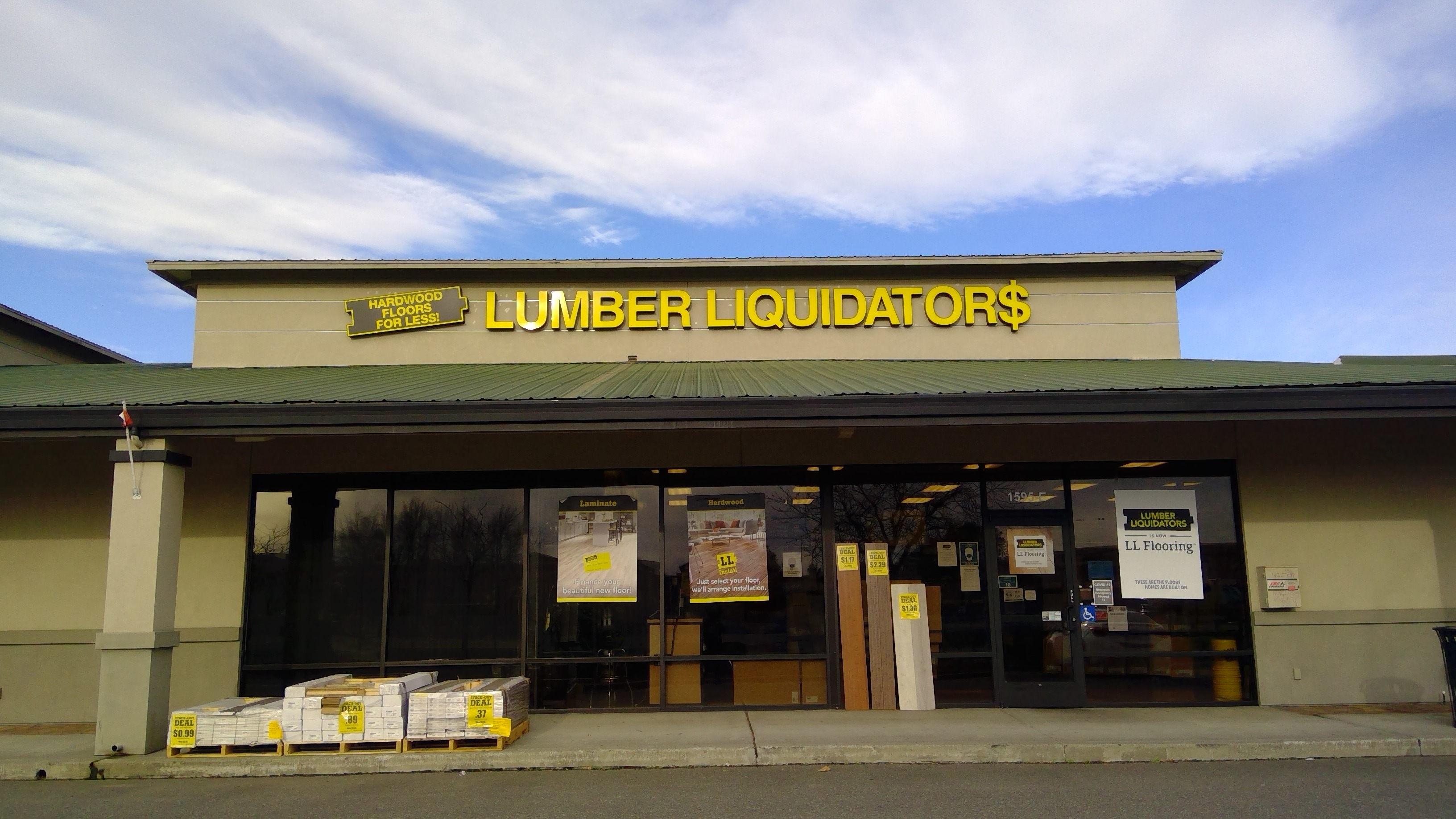 LL Flooring #1314 Fairfield | 1595 Holiday Lane | Storefront