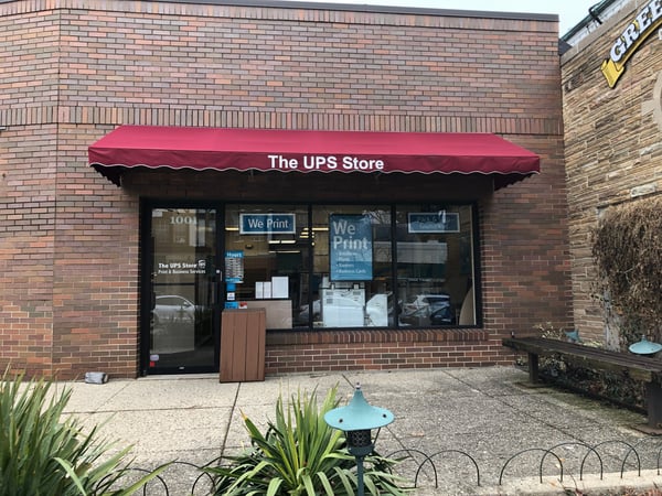 Facade of The UPS Store Winnetka