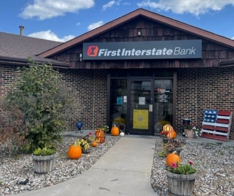 Exterior image of First Interstate Bank in Milan, Missouri.