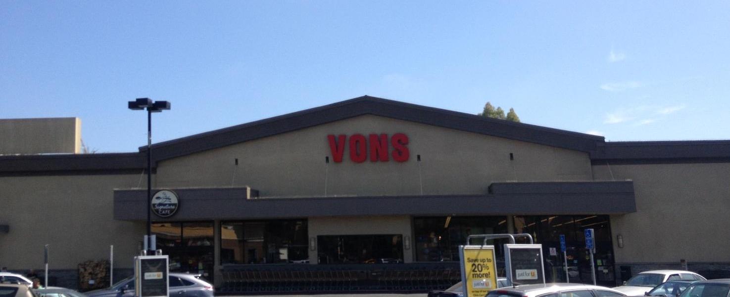 Vons Store Front Picture at 9860 National Blvd in Los Angeles CA