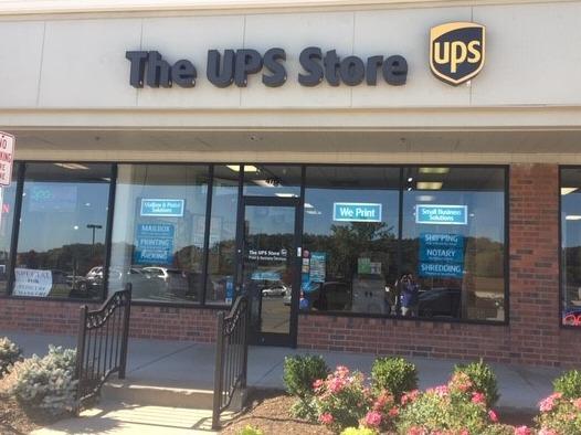 Exterior storefront image of The UPS Store #3911 in Fenton, MO