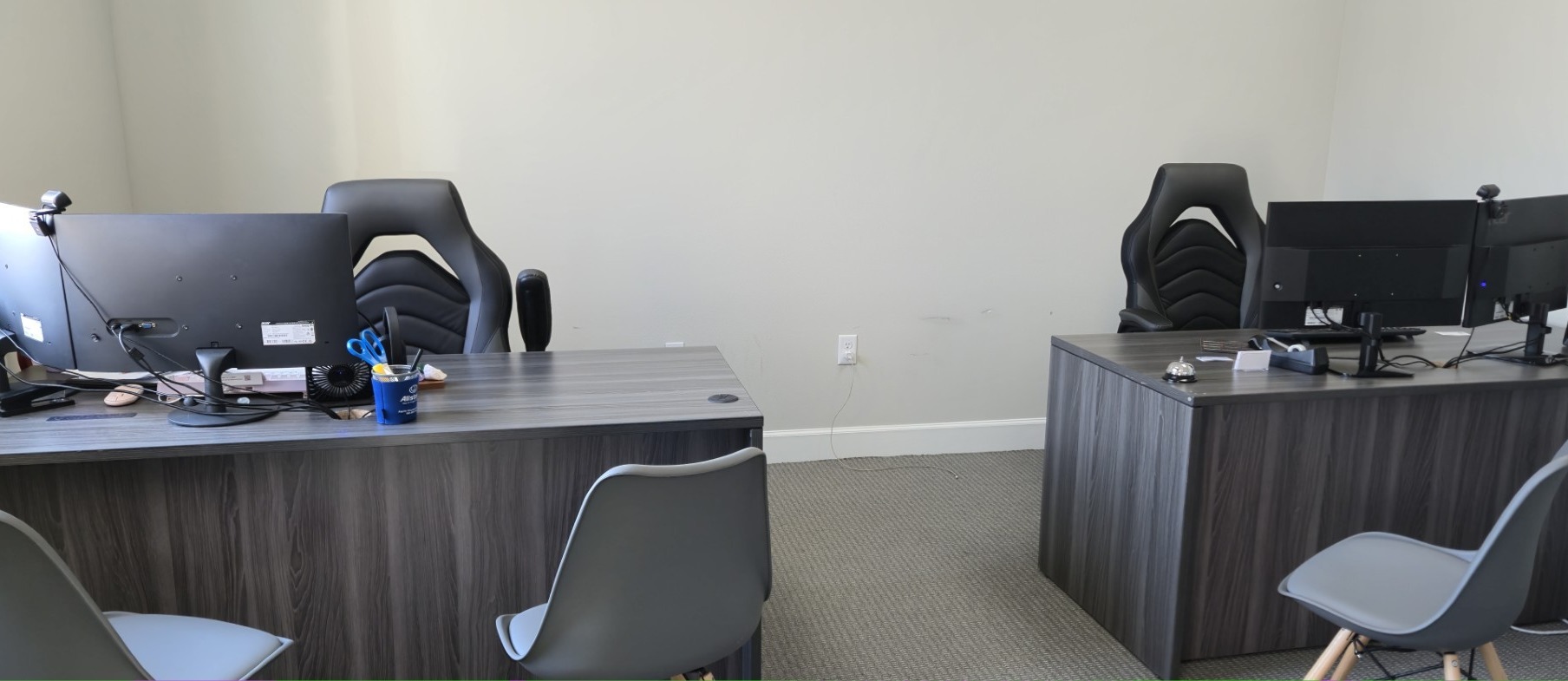 Desks to speak with agents.