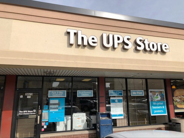 Storefront of The UPS Store #0857 in Chicago, IL